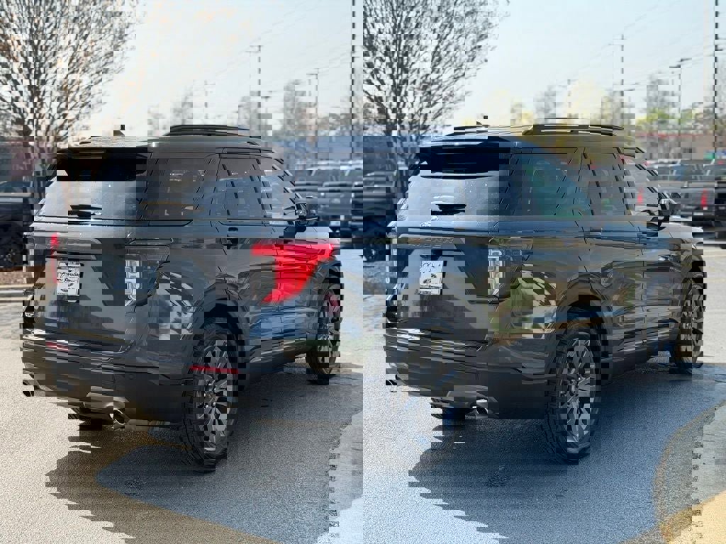 Certified 2023 Ford Explorer XLT w/ Equipment Group 202A image 7