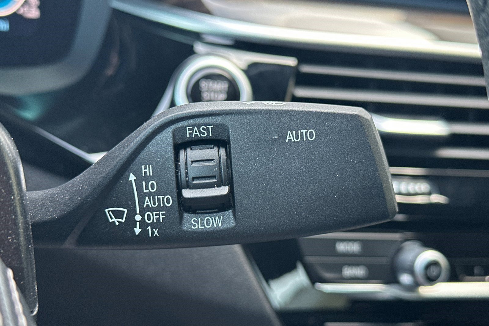 Certified 2023 BMW 530e w/ Premium Package image 33