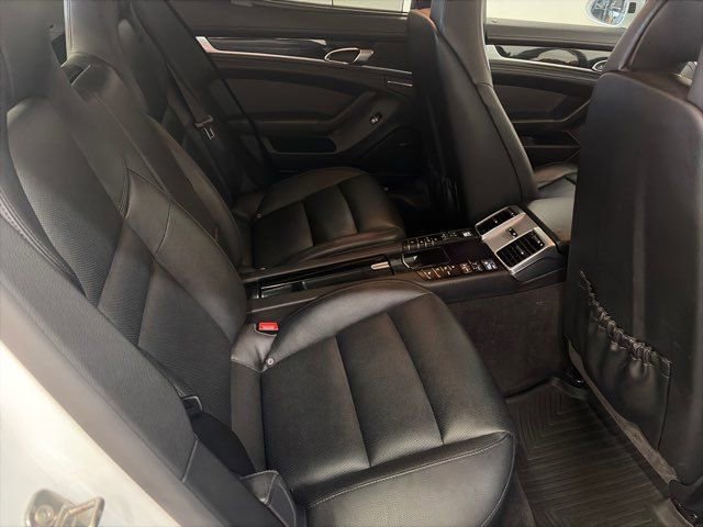 Used 2015 Porsche Panamera 4S image 33