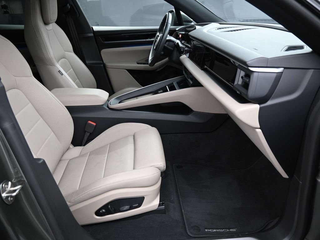 Used 2025 Porsche Macan Electric image 26