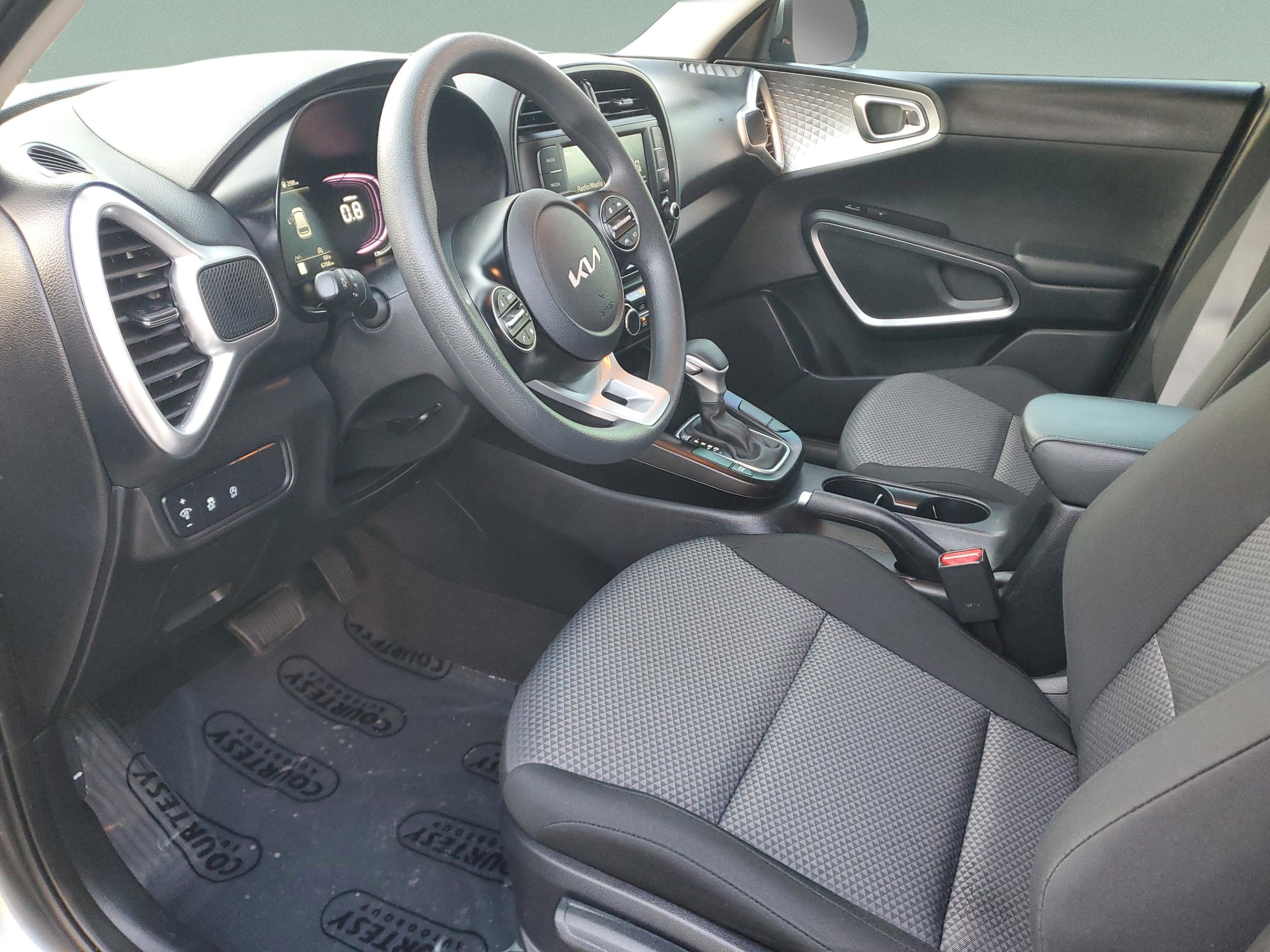 Certified 2025 Kia Soul LX w/ LX Technology Package FWD image 14