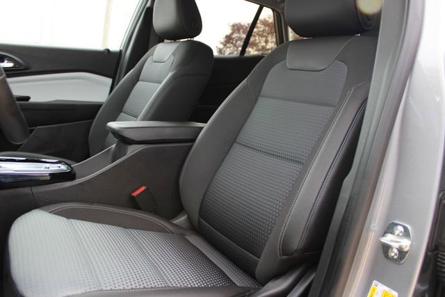 Used 2025 Chevrolet Trax LT w/ Driver Confidence Package image 17