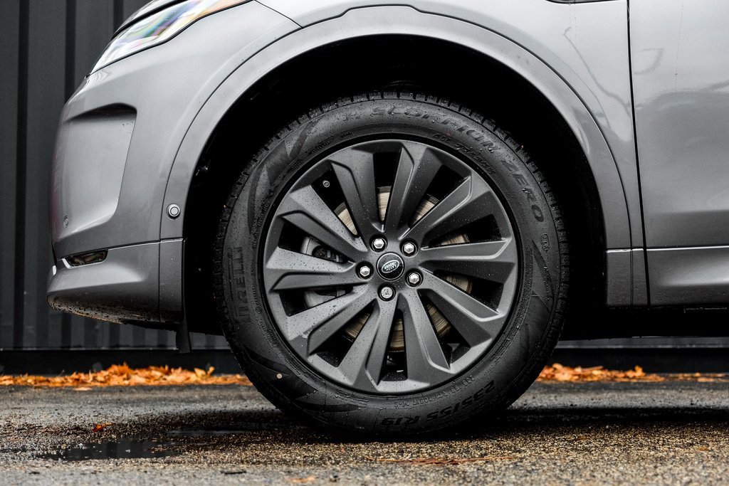 New 2025 Land Rover Discovery Sport S image 4