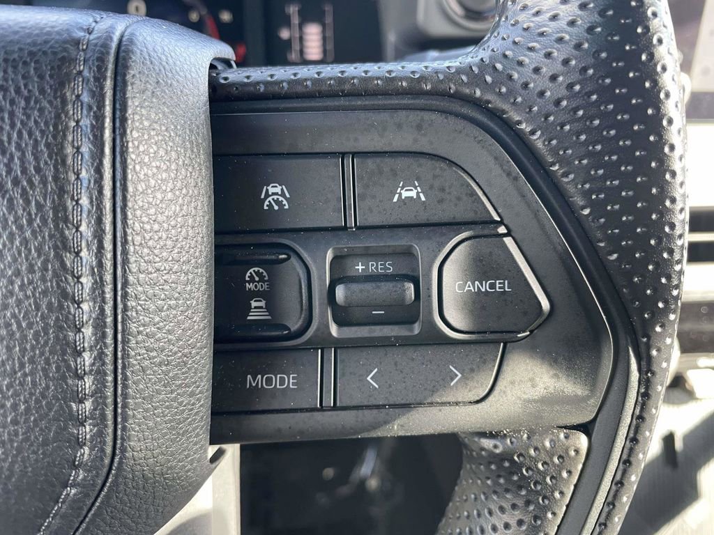 Used 2025 Toyota Tacoma SR5 AWD/4WD image 32