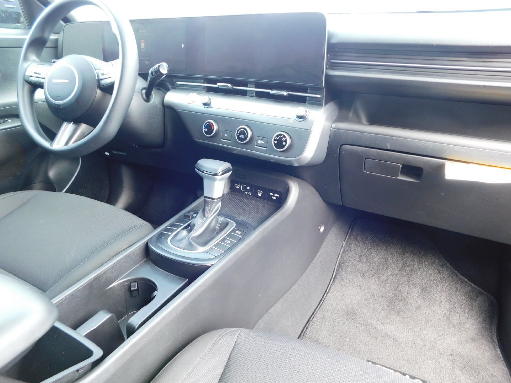 Used 2026 Hyundai Kona SE FWD image 17