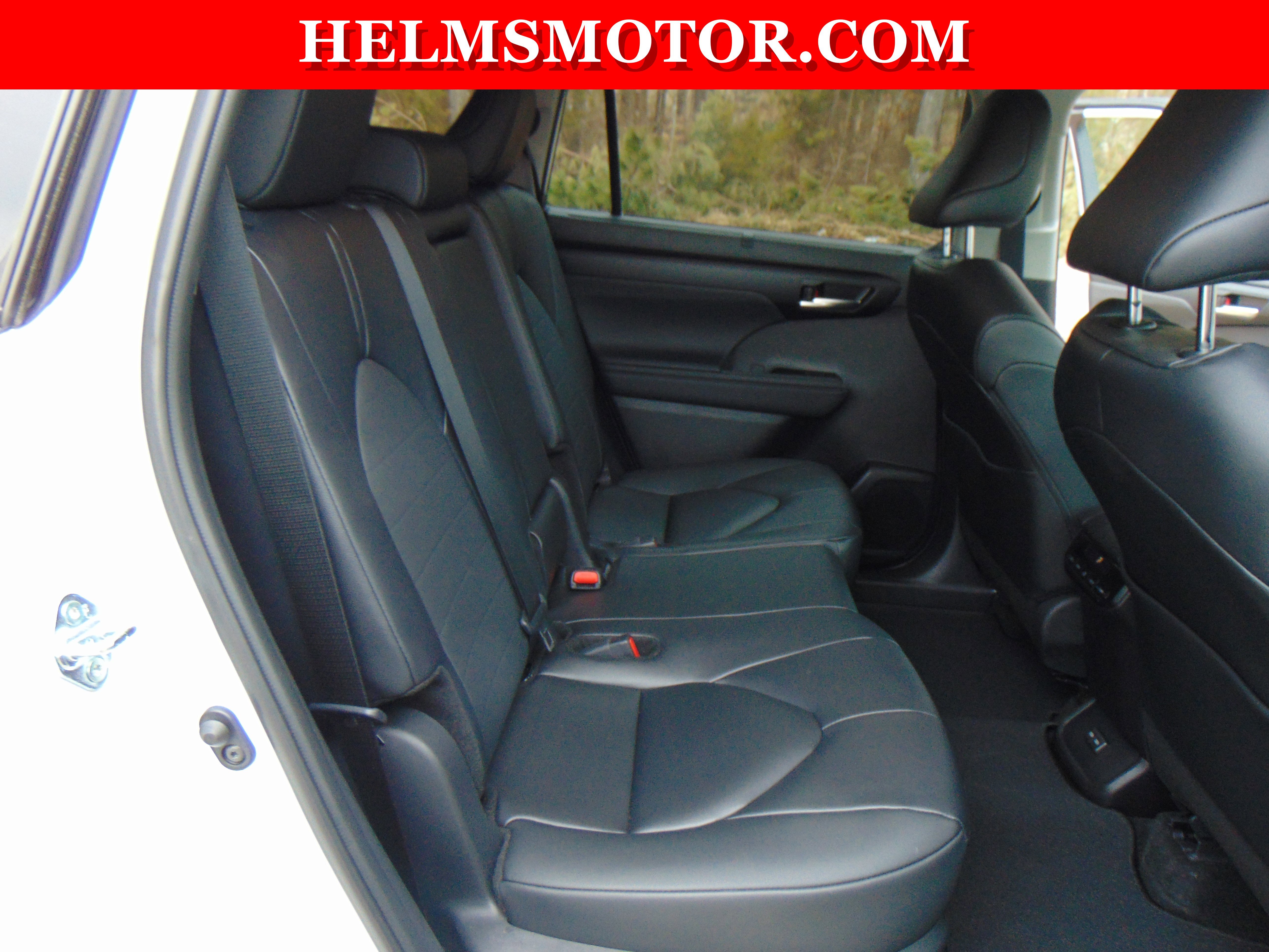 Used 2025 Toyota Highlander XLE image 29