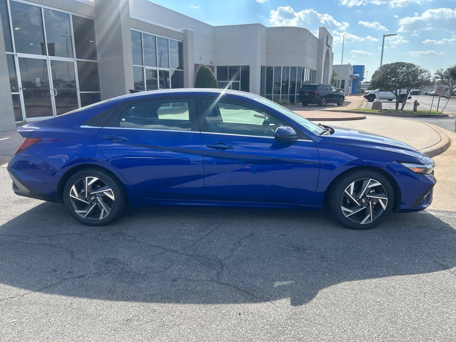 Used 2025 Hyundai Elantra SEL FWD image 4