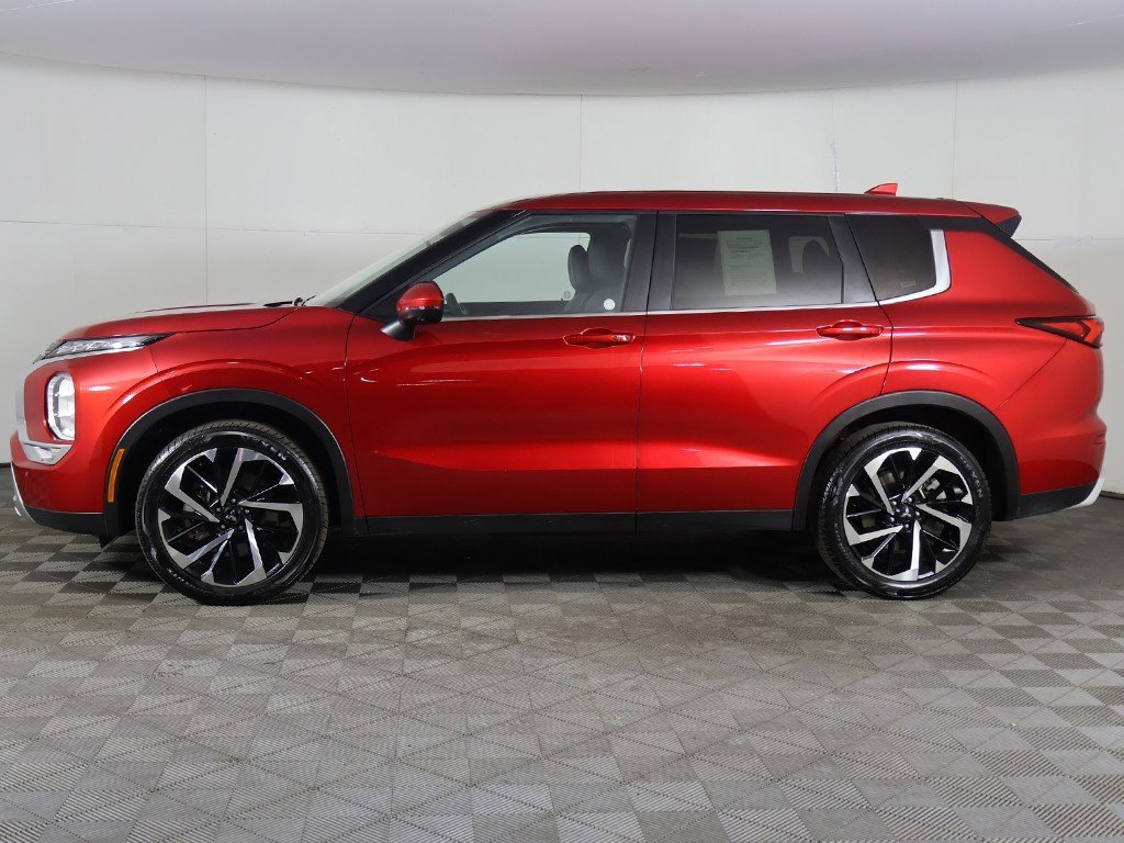 Used 2024 Mitsubishi Outlander SE image 17