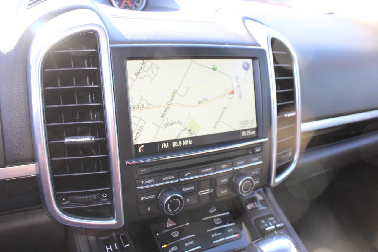 Used 2016 Porsche Cayenne Base AWD 4dr SUV image 17