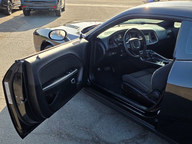 Used 2017 Dodge Challenger R/T image 32