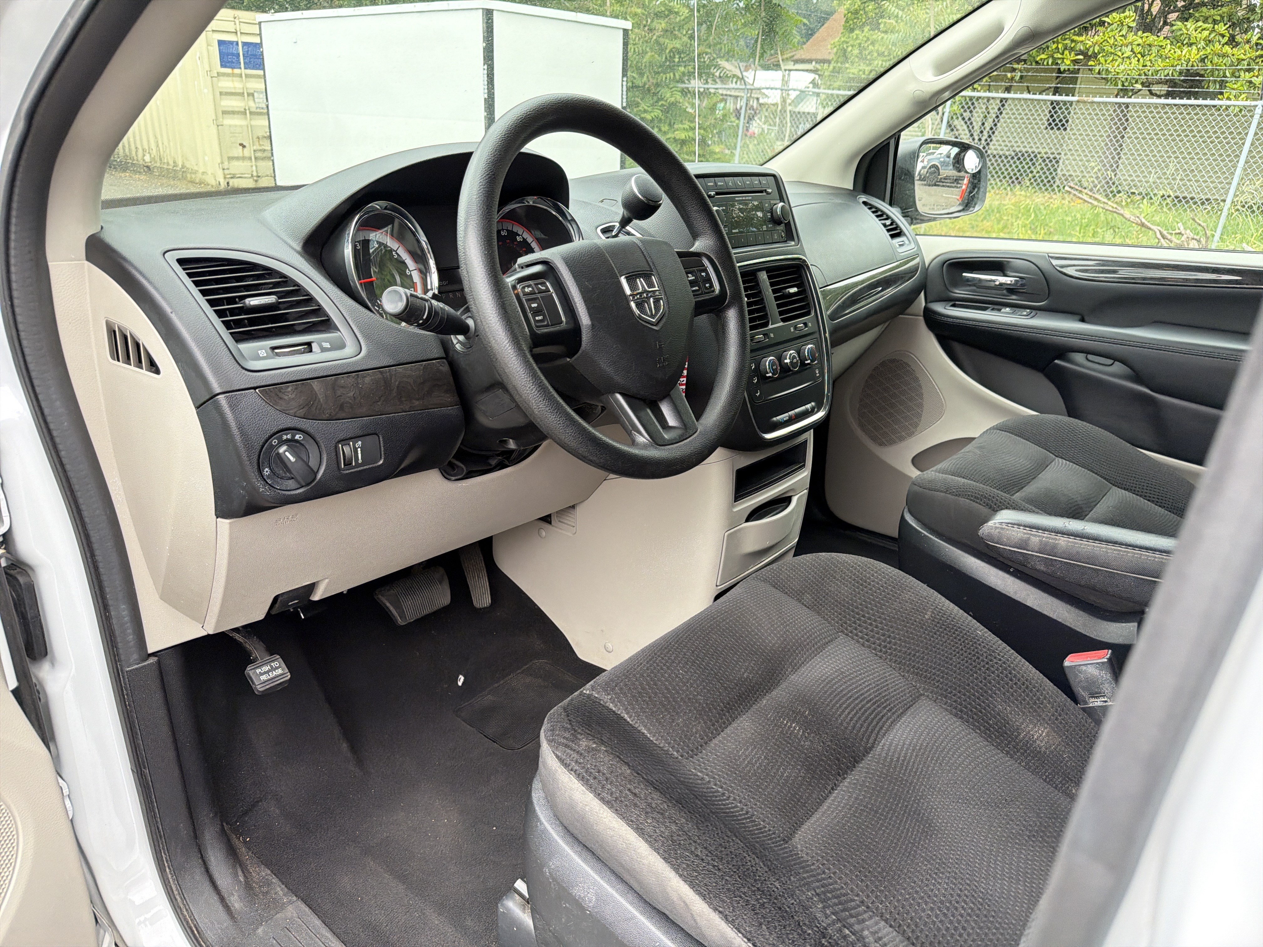 Used 2019 Dodge Grand Caravan w/ UConnect Hands-Free Group FWD image 11