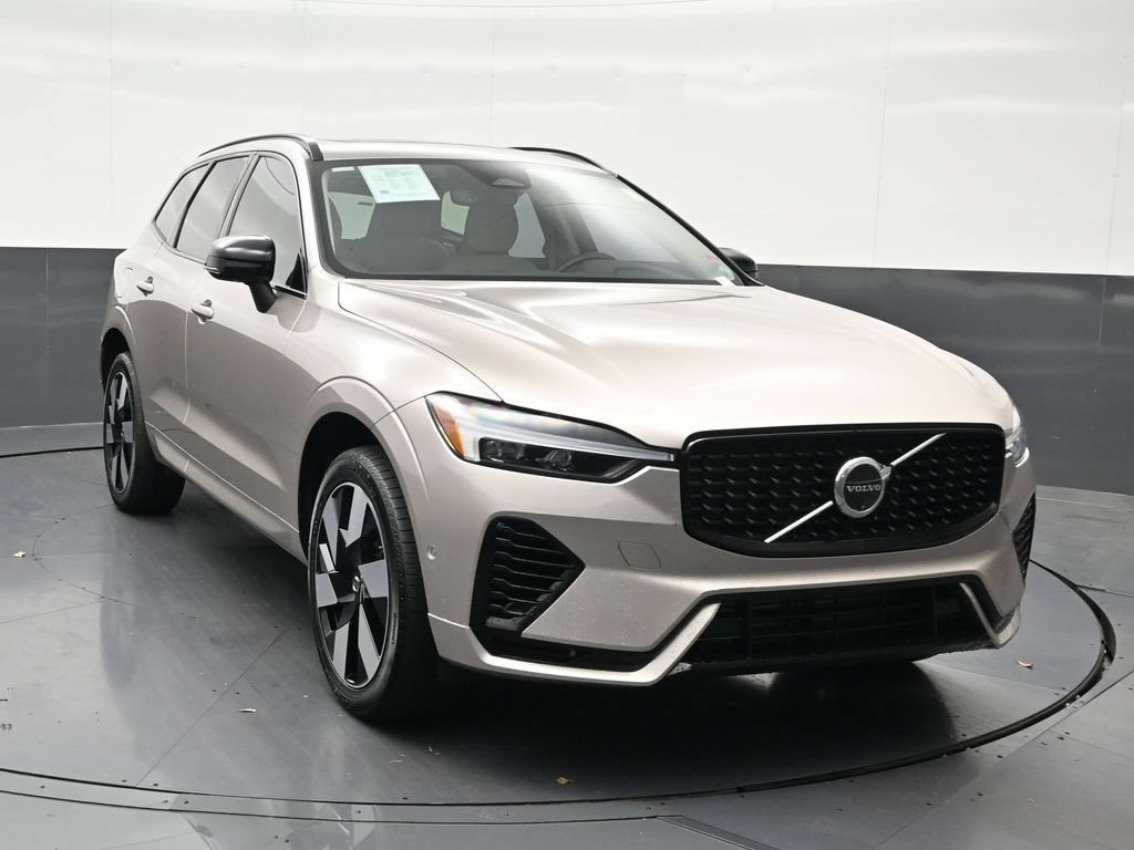 Used 2025 Volvo XC60 T8 Plus w/ Protection Package Premier AWD/4WD image 8