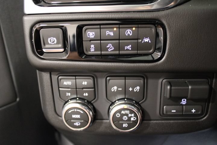 New 2026 GMC Yukon Denali w/ Denali Reserve Package AWD/4WD image 42