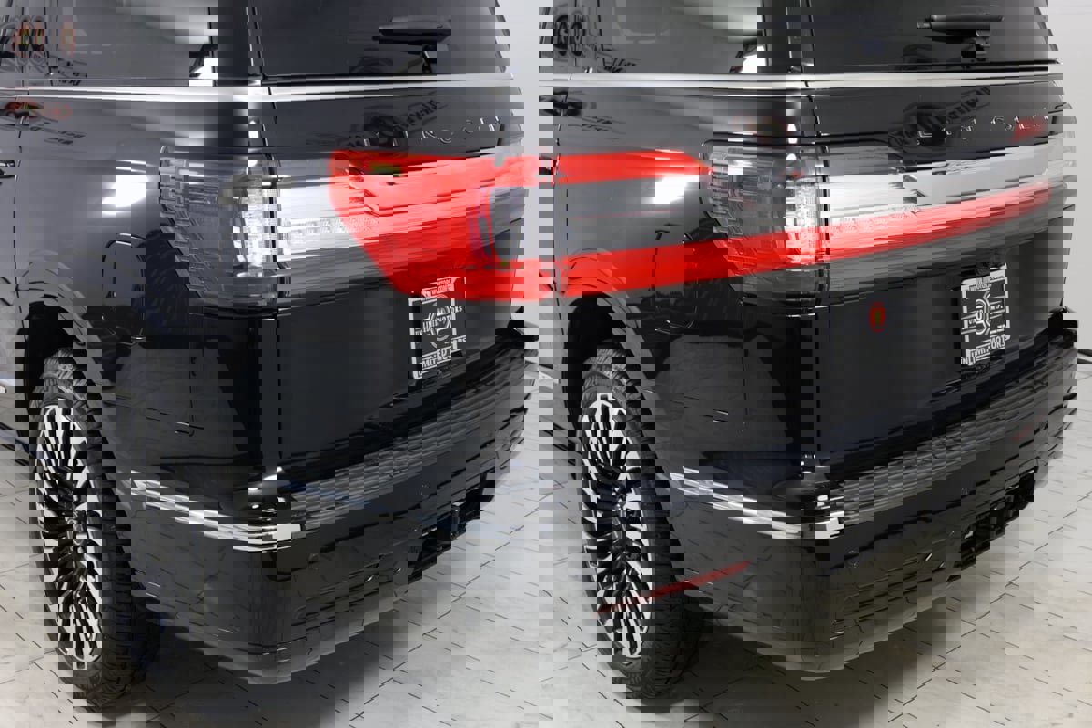 Used 2020 Lincoln Navigator L Black Label w/ Cargo Convenience Package image 50
