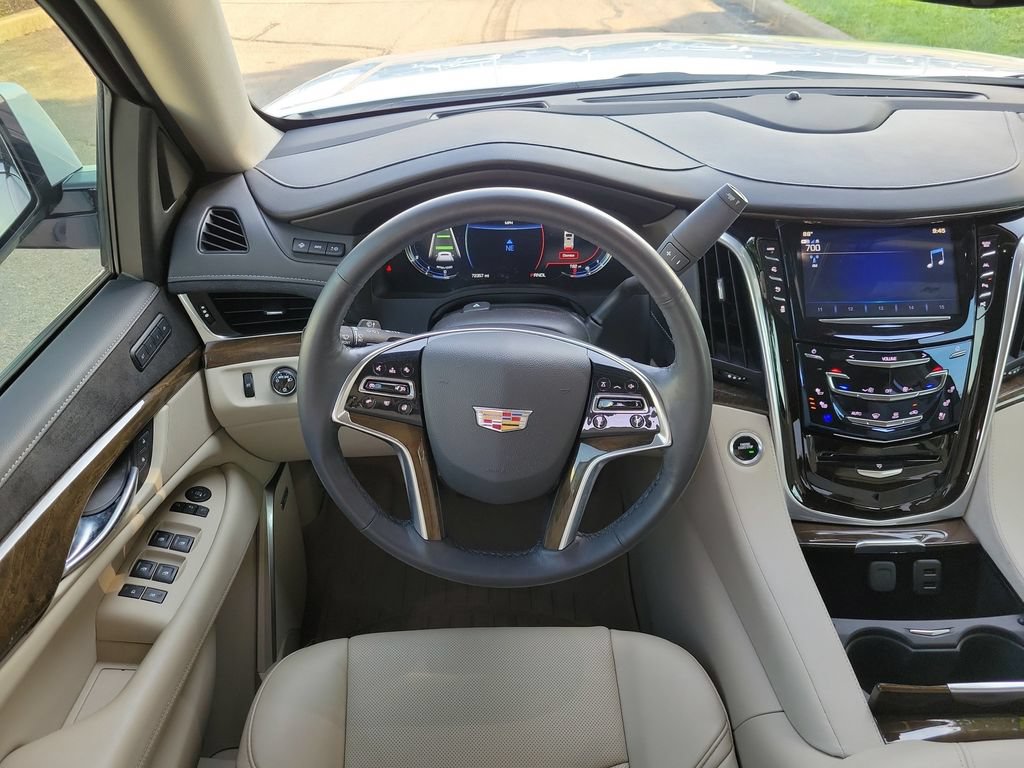 Used 2020 Cadillac Escalade Luxury AWD/4WD image 12