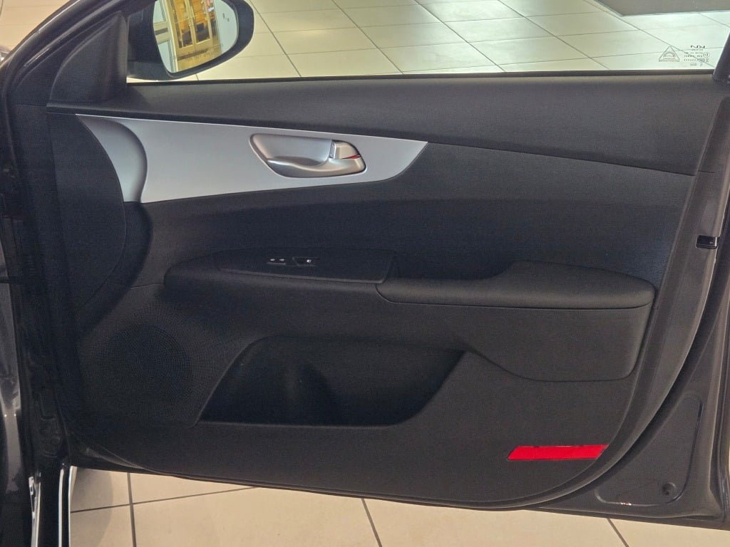 Used 2024 Kia Forte LXS w/ LXS Technology Package FWD image 5