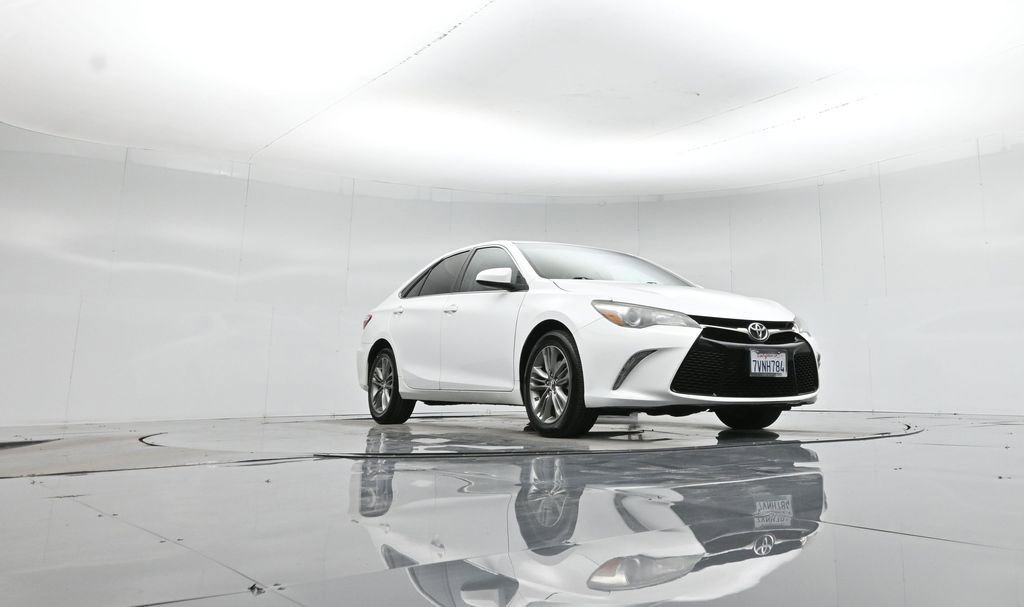 Used 2017 Toyota Camry SE image 32