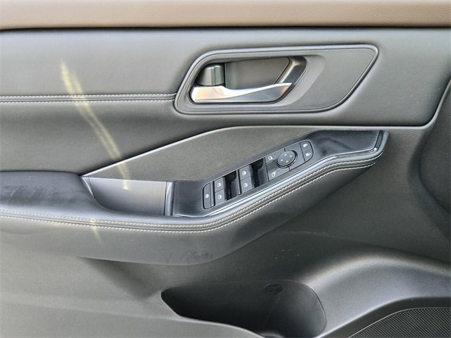 Used 2023 Nissan Rogue SV w/ SV Premium B Package image 30