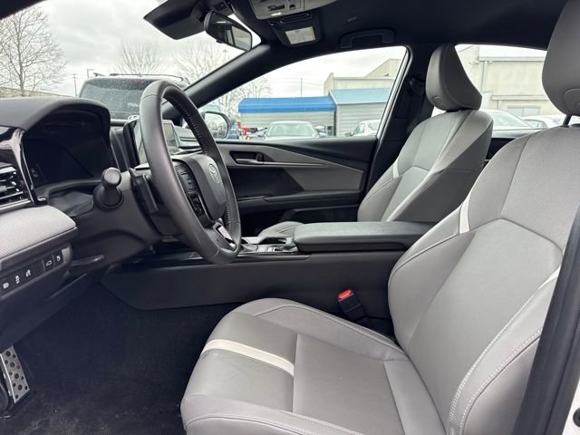 Used 2025 Toyota Camry SE image 13