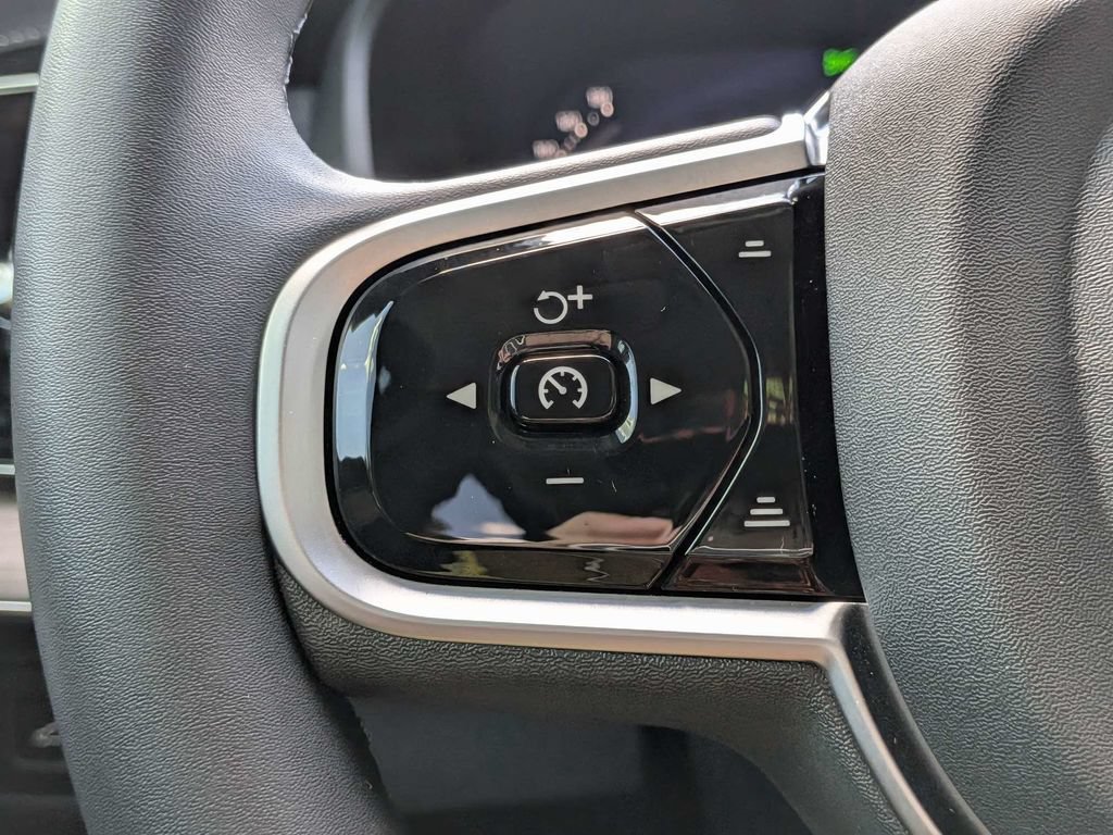 Certified 2026 Volvo XC90 B6 Plus w/ Protection Package Premier AWD/4WD image 36
