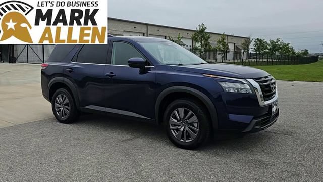 Used 2025 Nissan Pathfinder SV AWD/4WD image 2