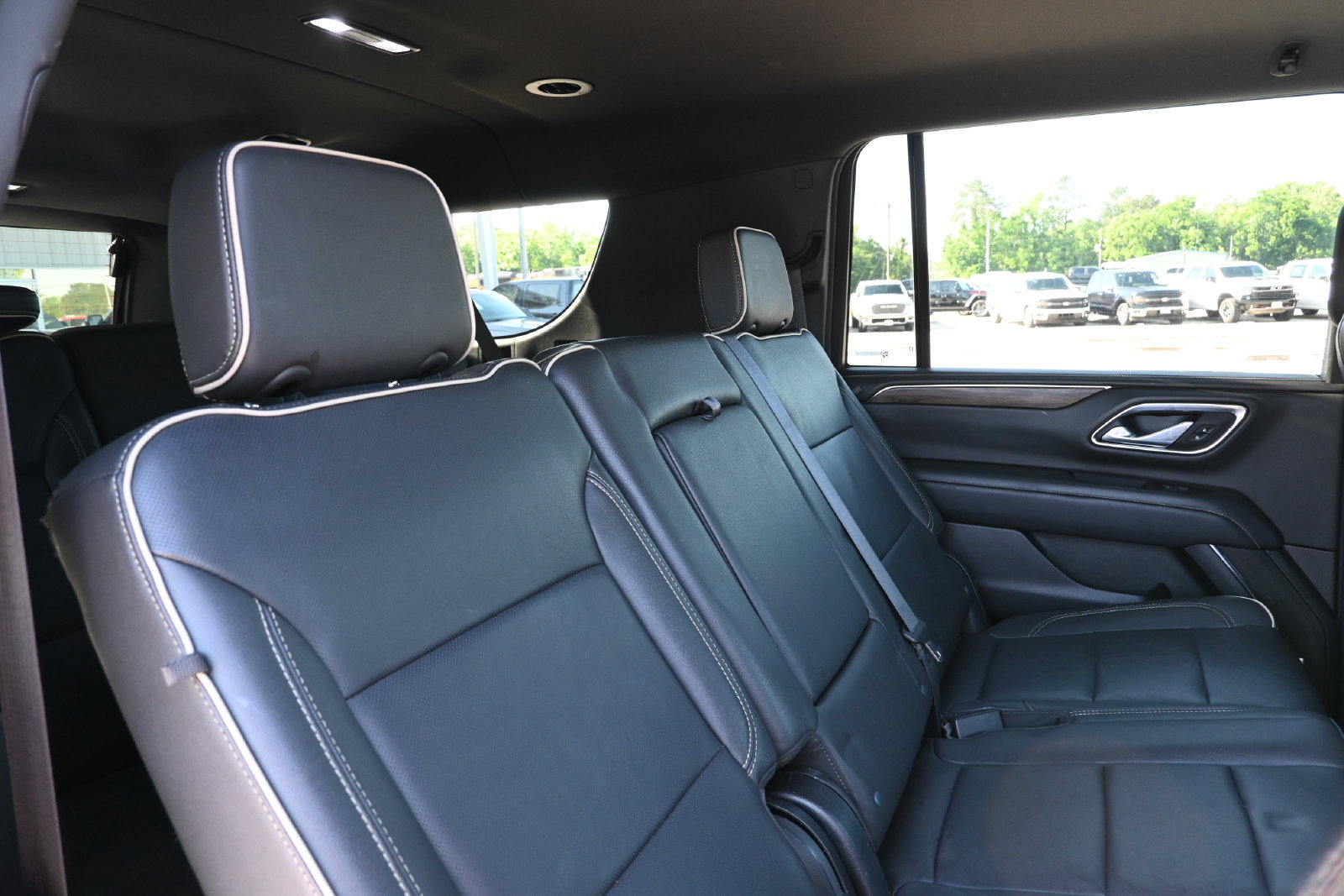 Used 2024 Chevrolet Suburban Premier AWD/4WD image 28