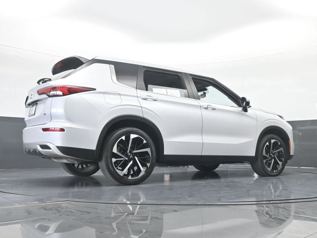 Used 2023 Mitsubishi Outlander SE image 68