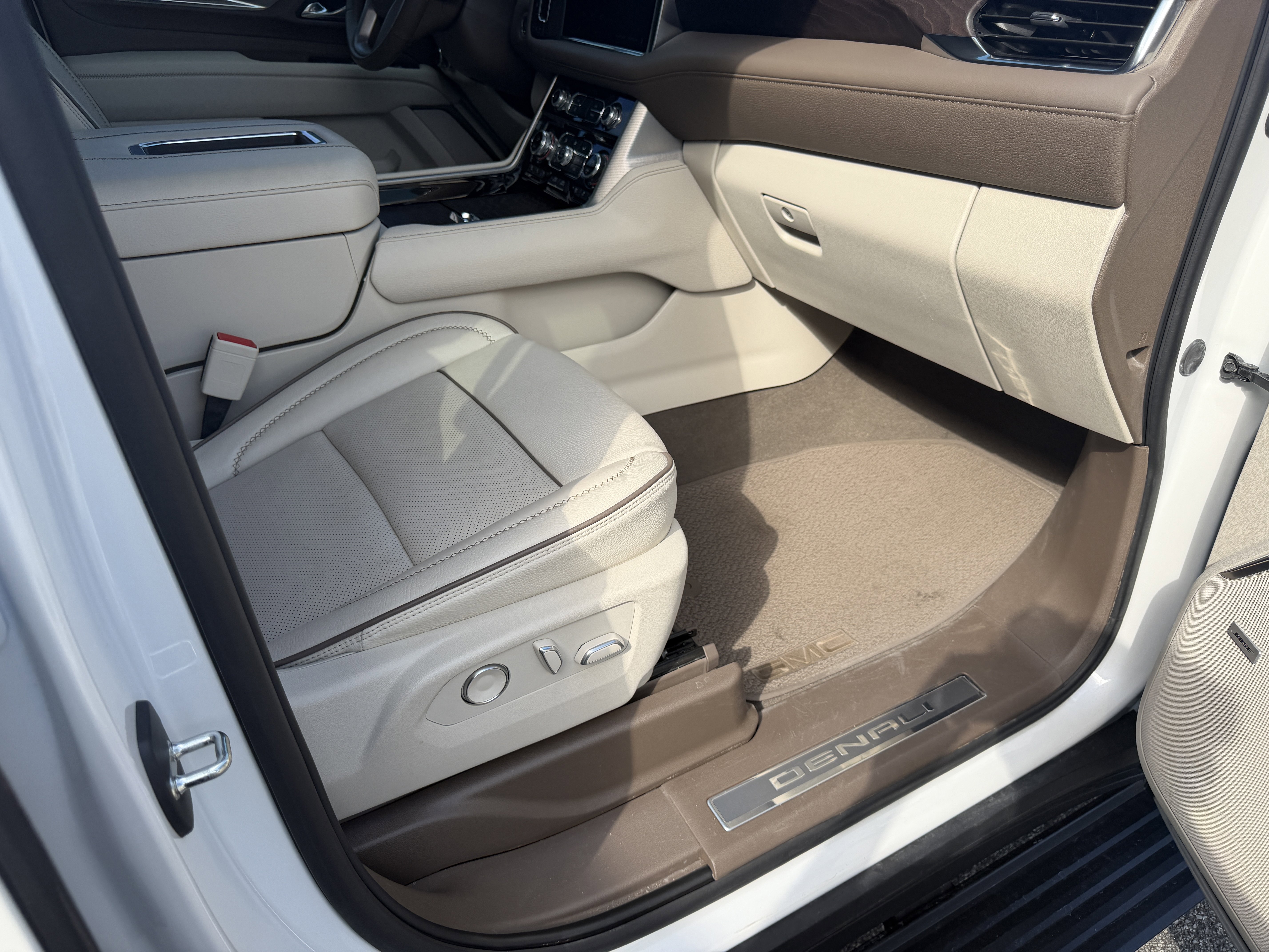 Used 2024 GMC Yukon Denali image 25