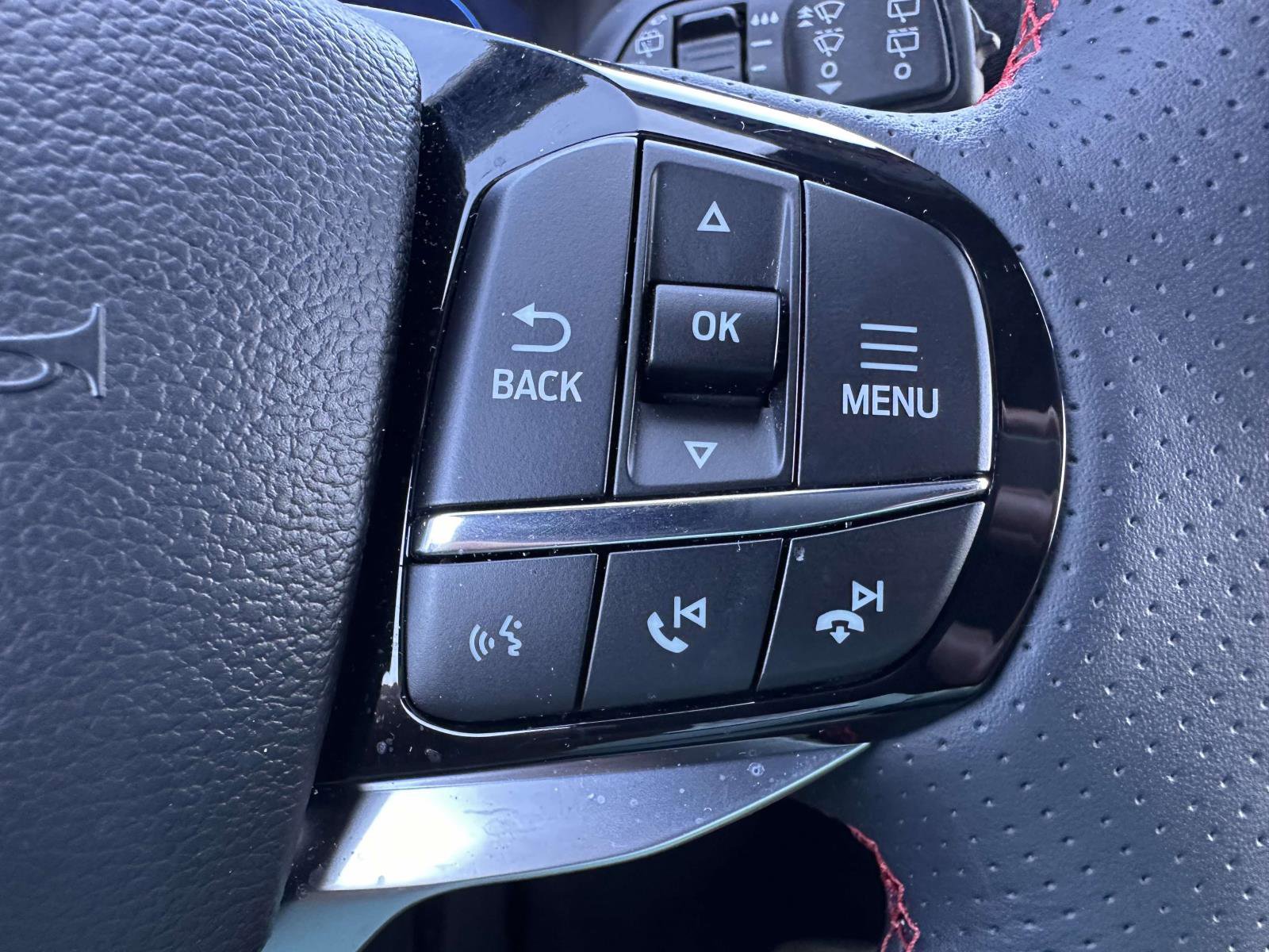 Used 2025 Ford Explorer ST-Line w/ ST-Line Street Pack AWD/4WD image 19