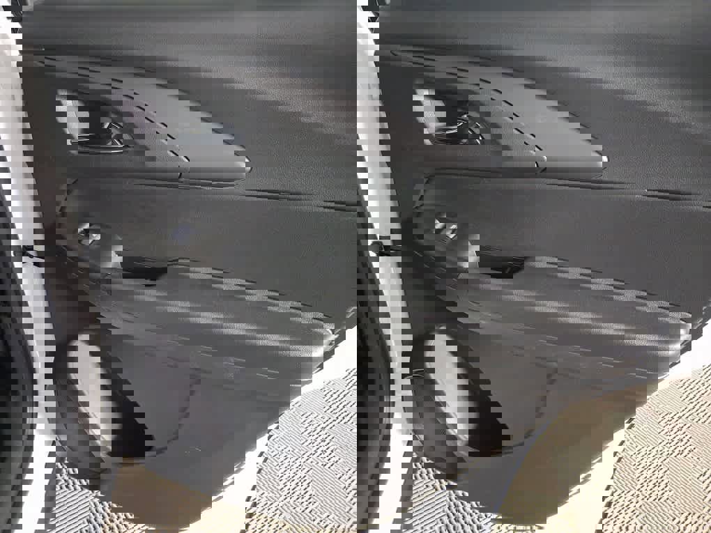 Used 2023 Chevrolet TrailBlazer RS w/ Sun and Liftgate Package image 25