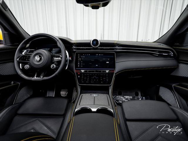 Used 2023 Maserati Grecale Trofeo AWD/4WD image 32