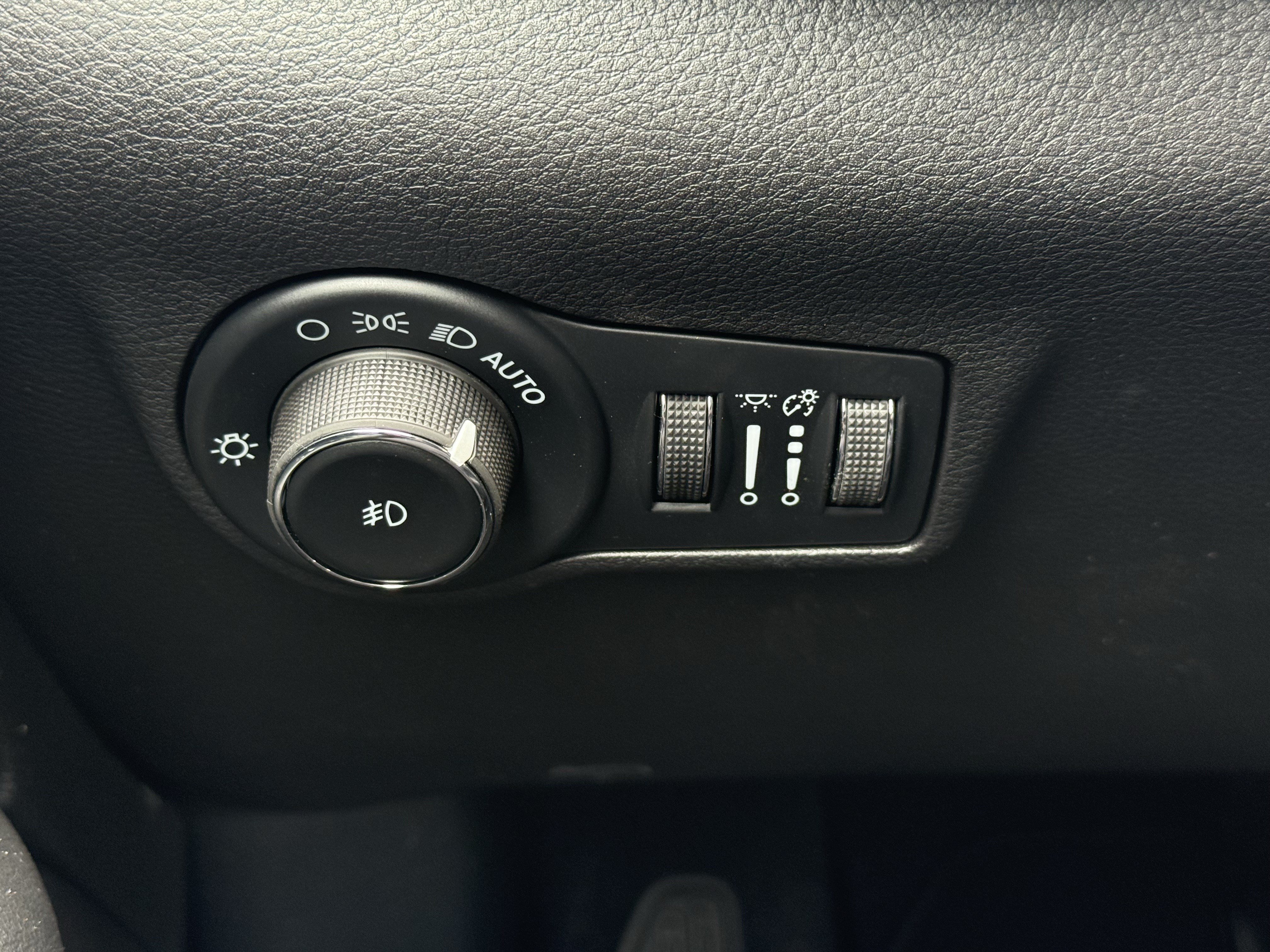 New 2026 Jeep Compass Latitude AWD/4WD image 28