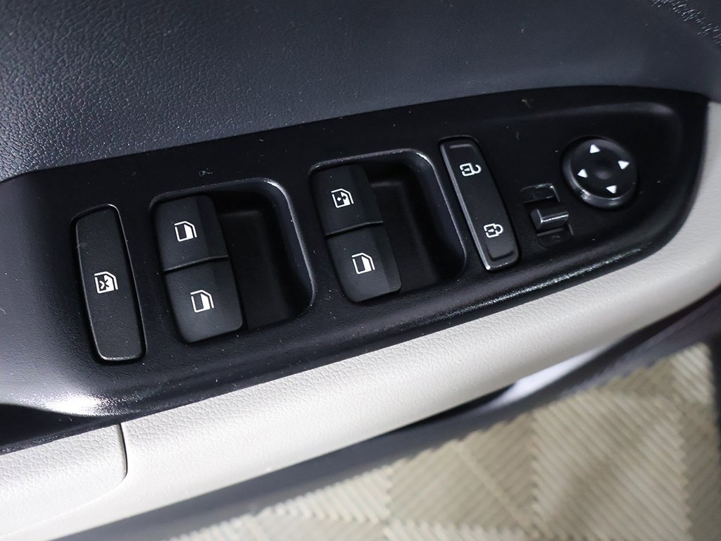 Used 2023 Hyundai Venue SEL image 31