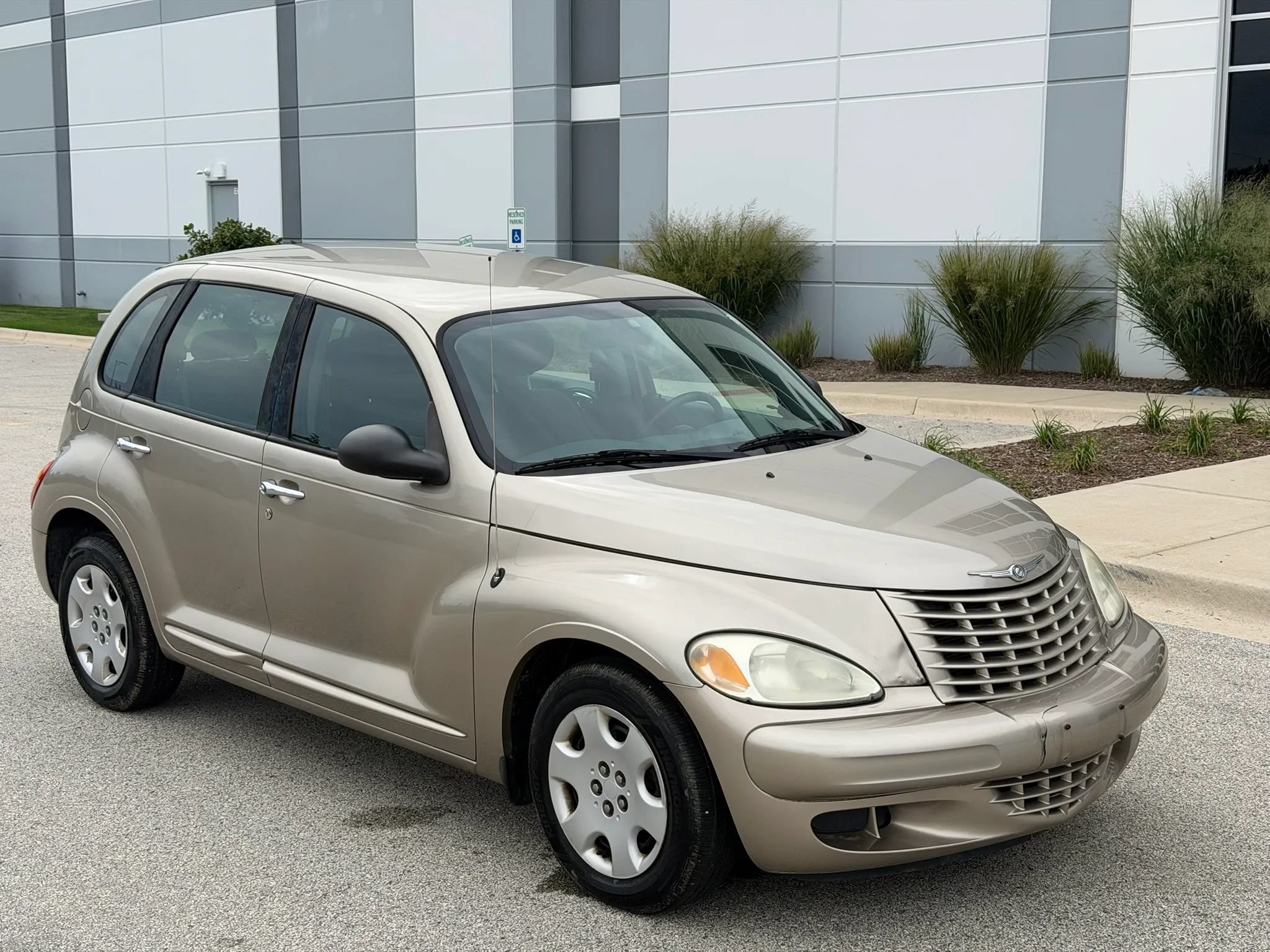 Used 2004 Chrysler PT Cruiser FWD image 4