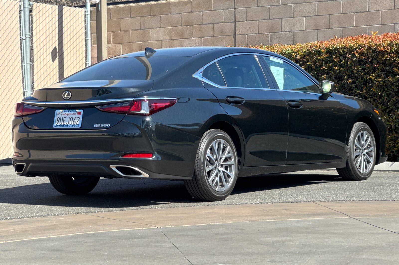 Certified 2025 Lexus ES 350 w/ Accessory Package (Z1) FWD image 4