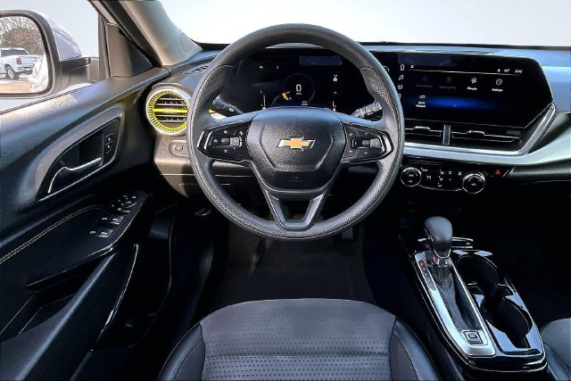 Used 2024 Chevrolet Trax LT FWD image 8