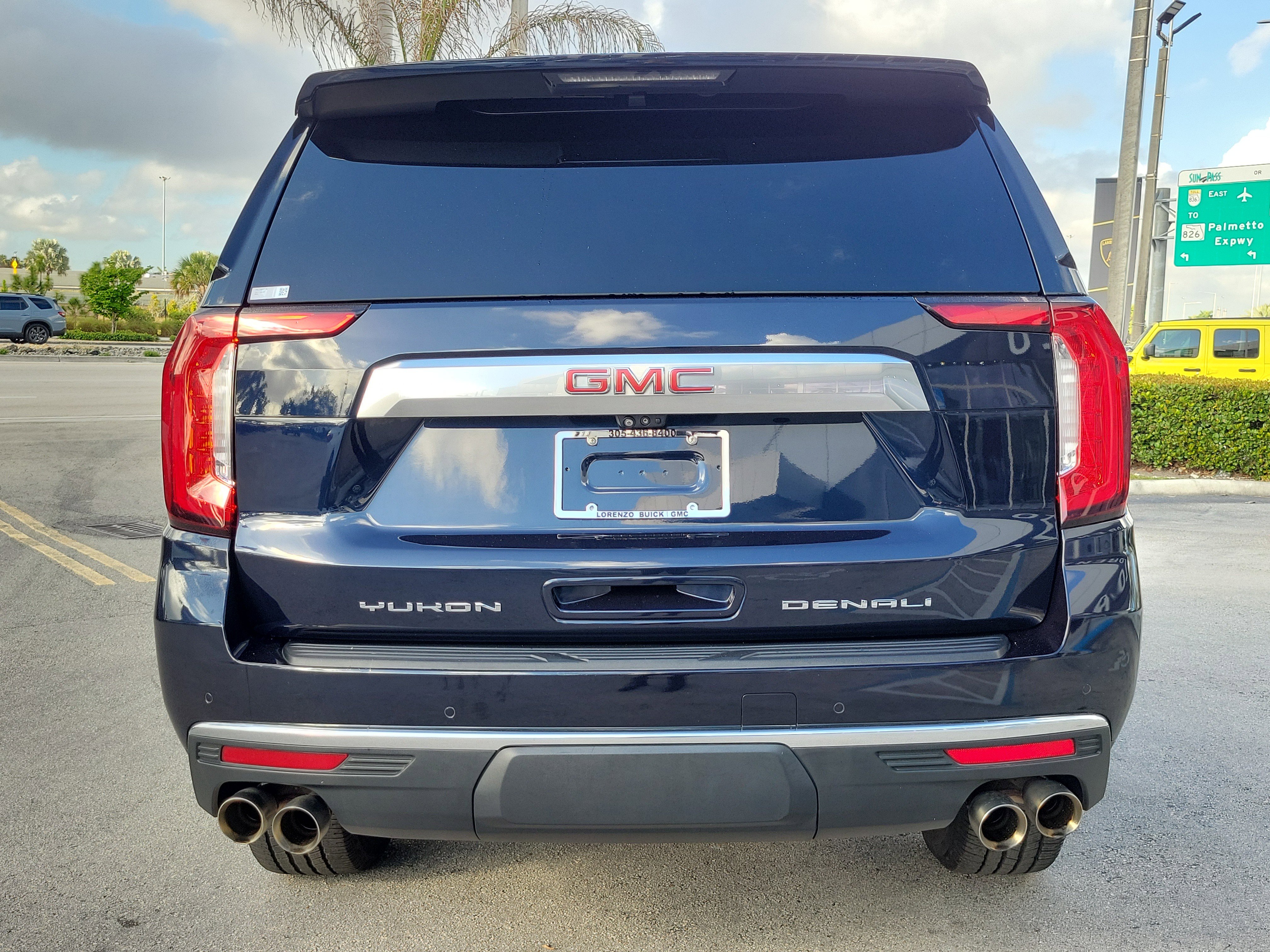 Used 2021 GMC Yukon Denali w/ Denali Premium Package image 6