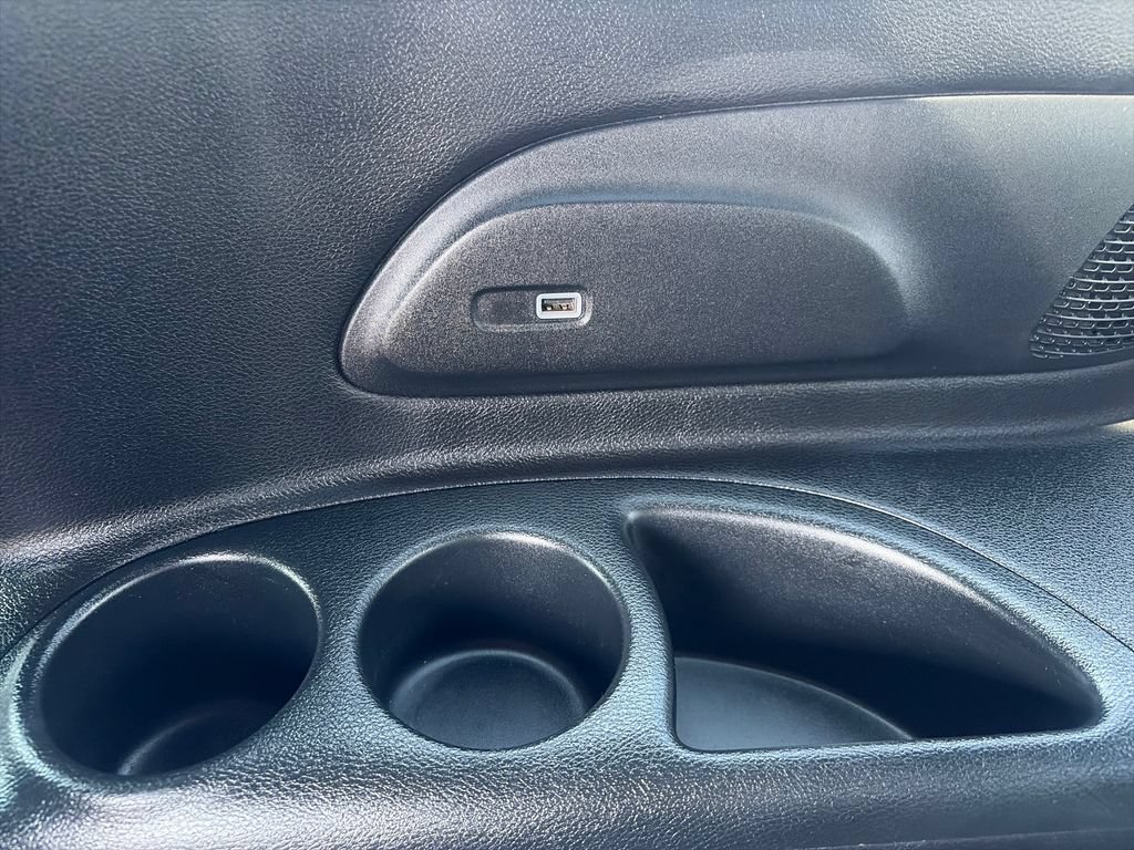 Used 2025 Chrysler Pacifica Limited FWD image 40