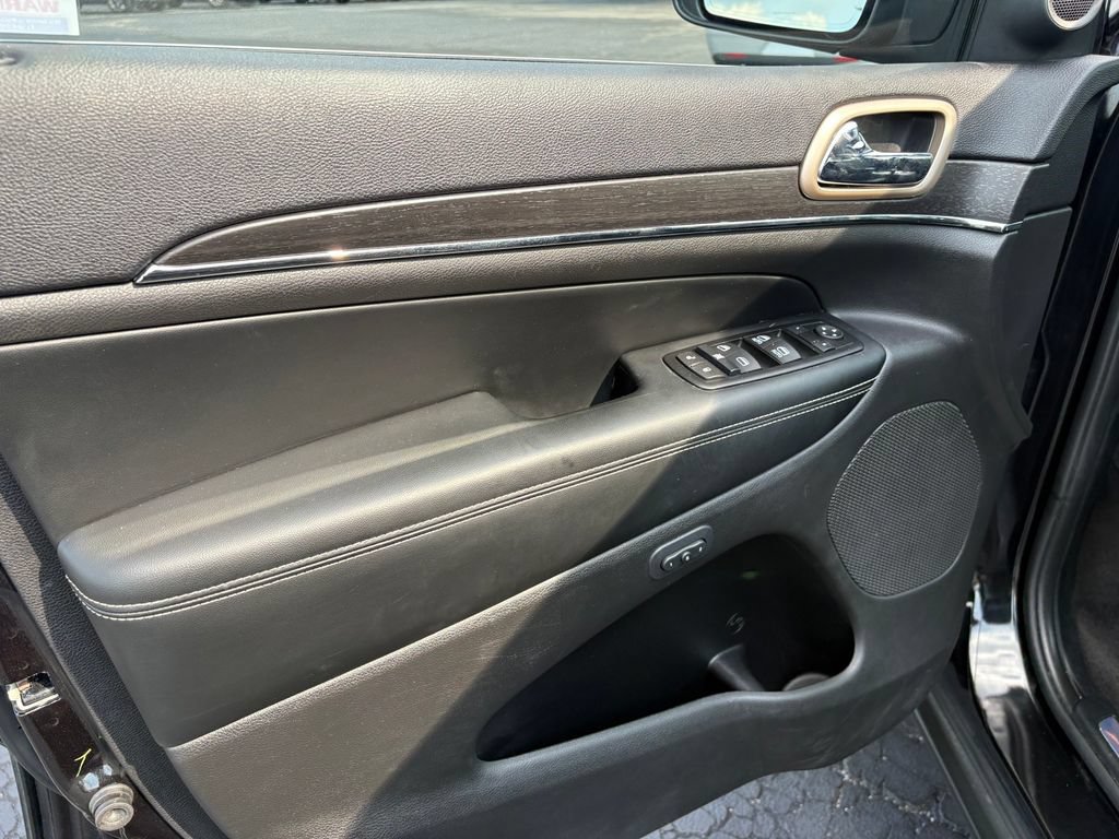 Used 2015 Jeep Grand Cherokee Limited AWD/4WD image 13