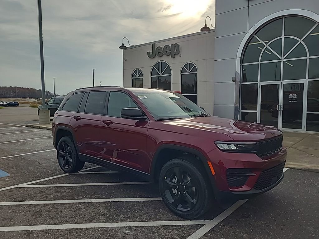 New 2025 Jeep Grand Cherokee Altitude AWD/4WD image 2