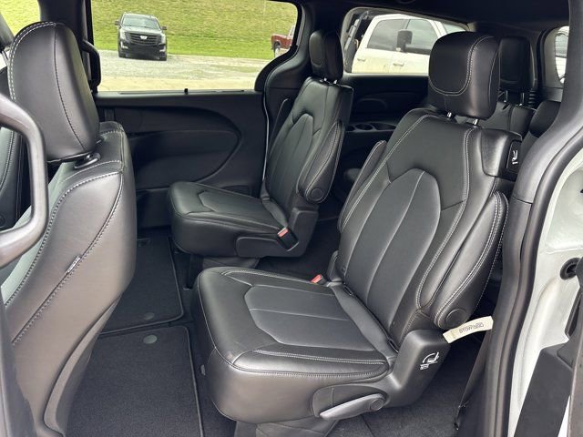 New 2026 Chrysler Pacifica Select image 16
