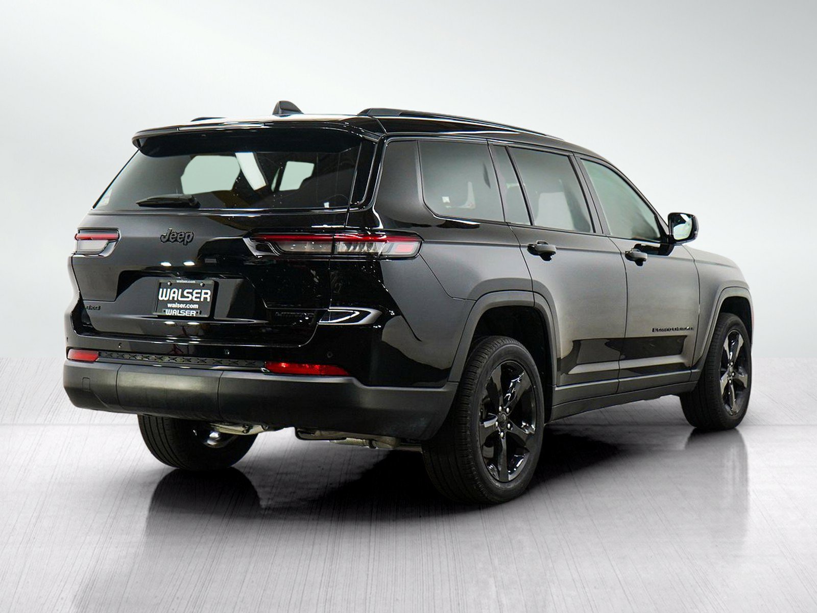 Used 2024 Jeep Grand Cherokee L Limited w/ Black Appearance Package AWD/4WD image 5