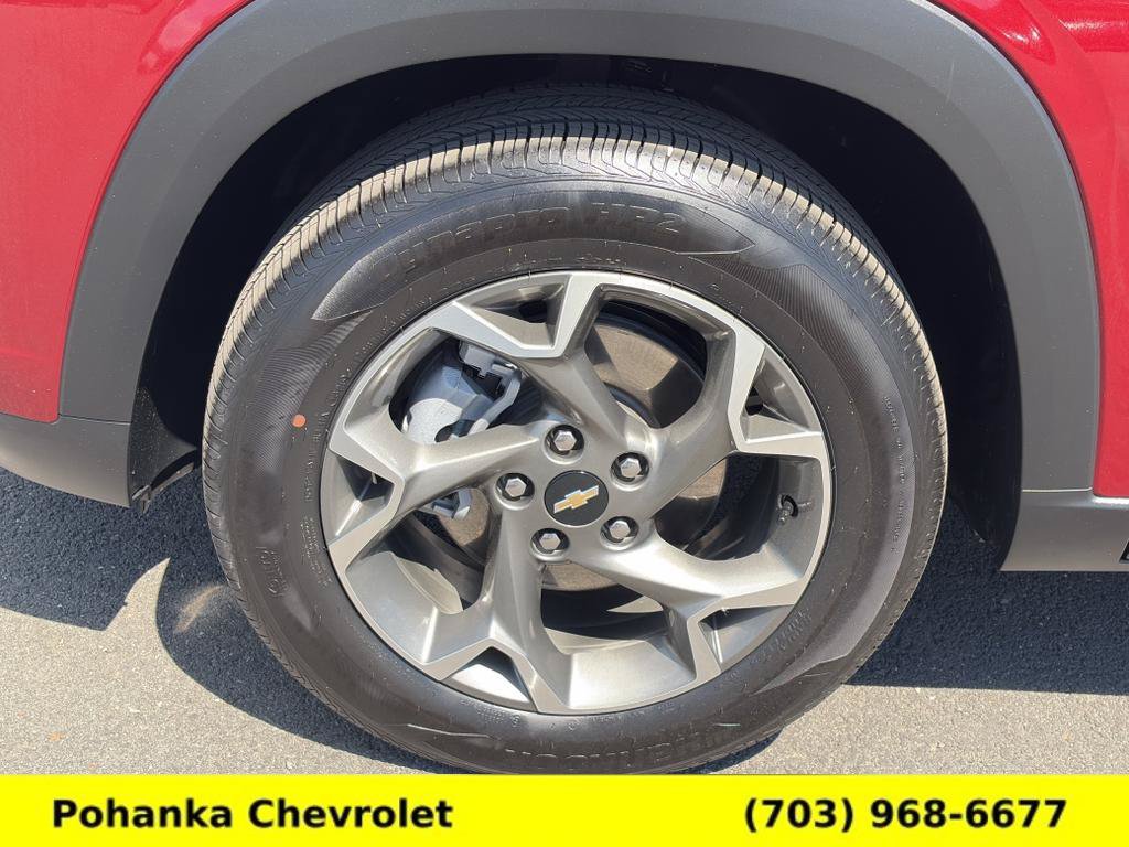 Used 2025 Chevrolet Trax LT FWD image 28