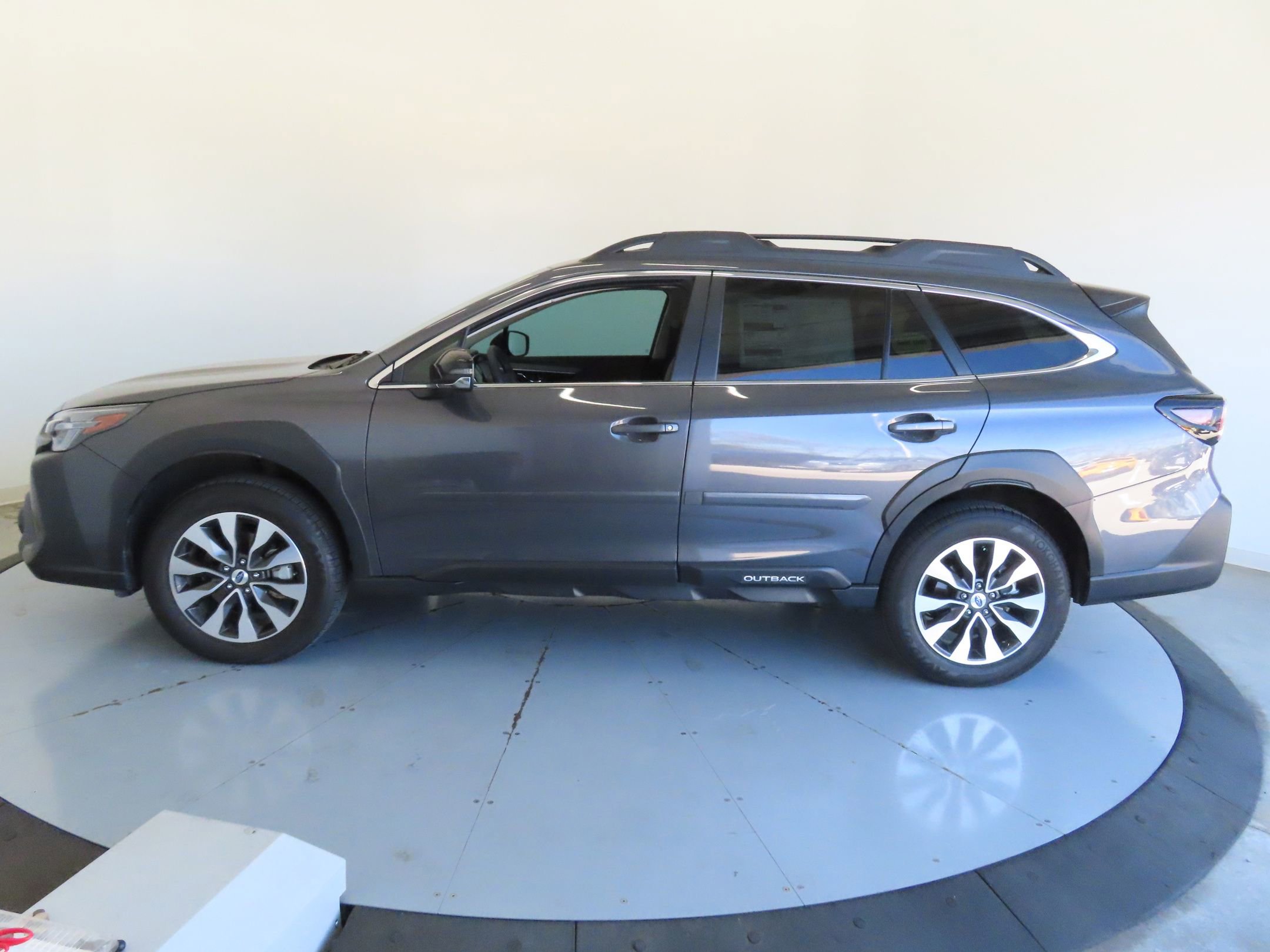 Used 2025 Subaru Outback Limited image 9