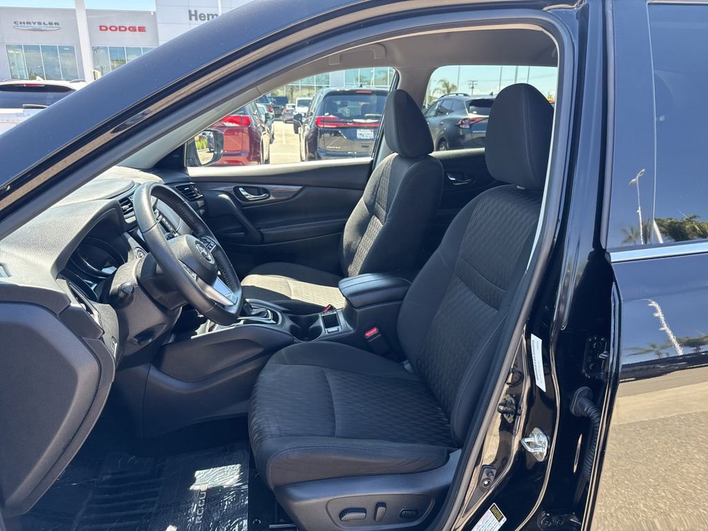 Used 2020 Nissan Rogue SV image 23
