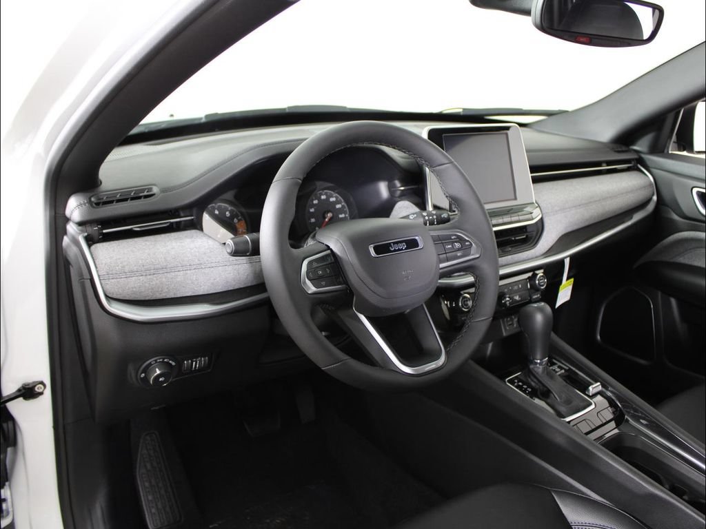 New 2025 Jeep Compass Latitude AWD/4WD image 13