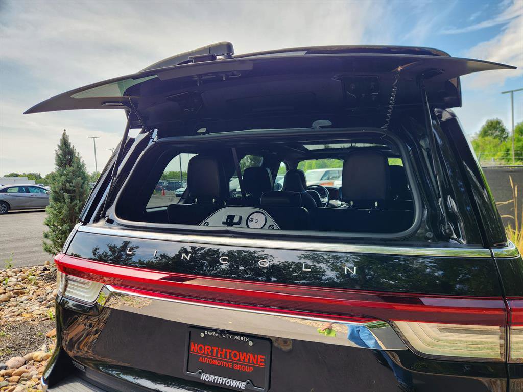 Used 2023 Lincoln Navigator Reserve image 27