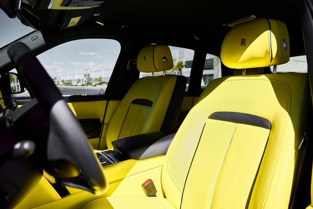 Used 2022 Rolls-Royce Cullinan Black Badge w/ Dark Exterior Package image 52