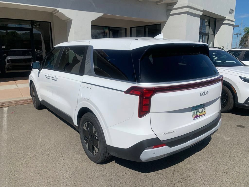 Certified 2026 Kia Carnival LXS FWD image 8