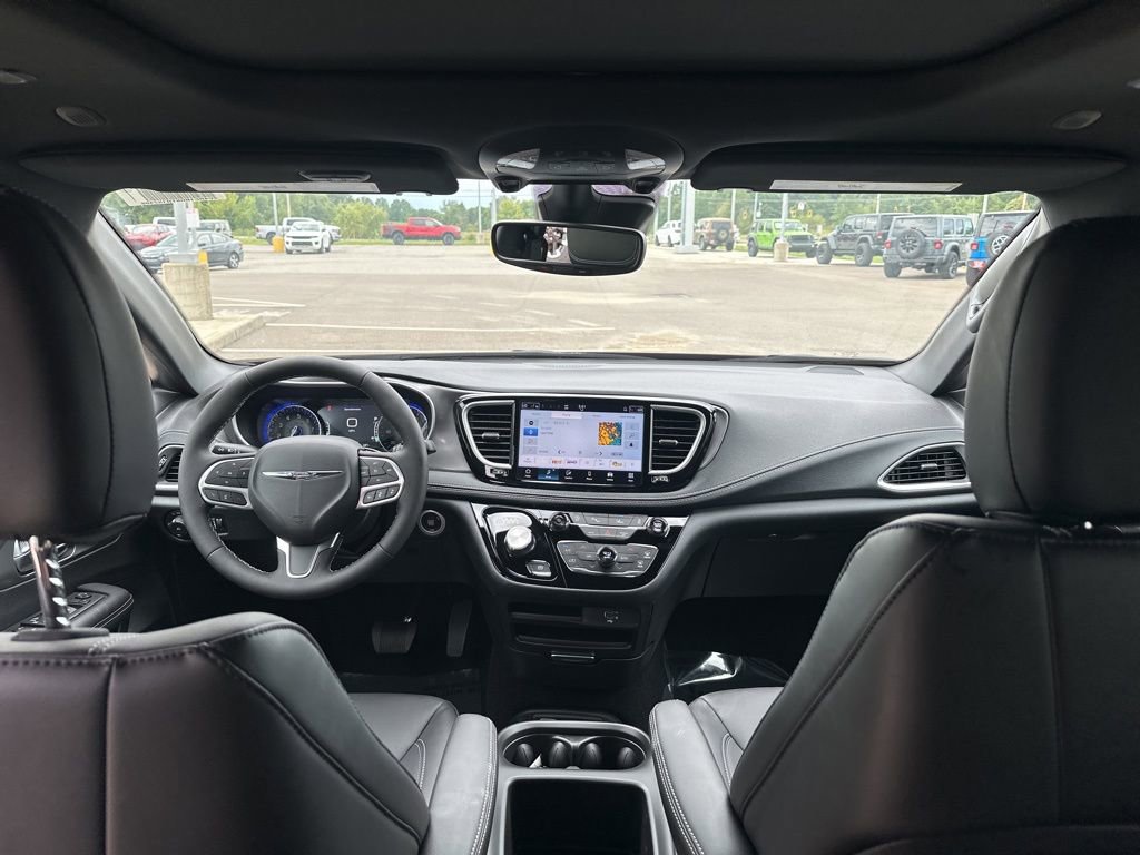 New 2026 Chrysler Pacifica Select image 24